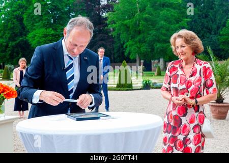 Apeldoorn, Niederlande. Juni 2021. Prinzessin Margriet von den Niederlanden im Palast het Loo in Apeldoorn, am 03. Juni 2021, taufig die offiziellen Invictus Games Den Haag 2020 Tulip, die invictus Games Den Haag 2020 wurden zweimal verschoben und wird jetzt vom 16. Bis 22. April 2022 stattfinden Quelle: Rotalpool/Wesley de Wit/ Albert Nieboer/Netherlands OUT/Point de Vue OUT/dpa/Alamy Live News Stockfoto