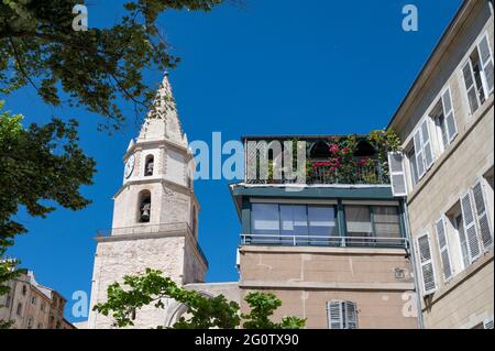 Die Pfarrkirche von Le Panier, Église Notre-Dame-des-Accoules, Place Daviel, Marseille Stockfoto