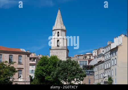 Die Pfarrkirche von Le Panier, Église Notre-Dame-des-Accoules, Place Daviel, Marseille Stockfoto