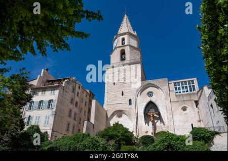 Die Pfarrkirche von Le Panier, Église Notre-Dame-des-Accoules, Place Daviel, Marseille Stockfoto