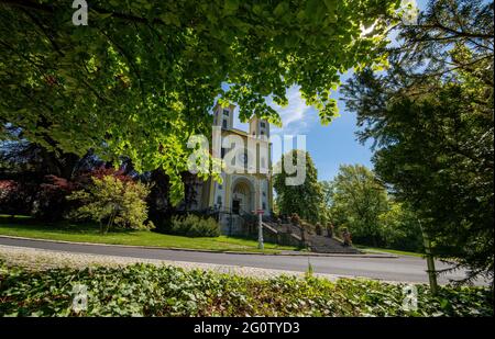 Kurarchitektur - Katholische Kirche im großen Kurort Marienbad im westlichen Teil der Tschechischen Republik (Region Karlovy Vary) Stockfoto