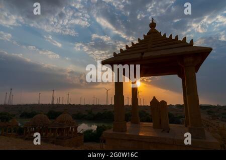 Bada Bagh oder Barabagh, bedeutet Big Garden, ist ein Gartenkomplex in Jaisalmer, Rajasthan, Indien, für Royal cenotaphs, oder chhatris, Von Maharadschas. Stockfoto