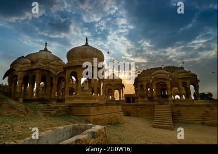 Bada Bagh oder Barabagh, bedeutet Big Garden, ist ein Gartenkomplex in Jaisalmer, Rajasthan, Indien, für Royal cenotaphs, oder chhatris, Von Maharadschas. Stockfoto