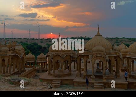 Bada Bagh oder Barabagh, bedeutet Big Garden, ist ein Gartenkomplex in Jaisalmer, Rajasthan, Indien, für Royal cenotaphs, oder chhatris, Von Maharadschas. Stockfoto