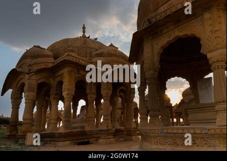 Bada Bagh oder Barabagh, bedeutet Big Garden, ist ein Gartenkomplex in Jaisalmer, Rajasthan, Indien, für Royal cenotaphs, oder chhatris, Von Maharadschas. Stockfoto