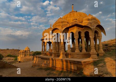 Bada Bagh oder Barabagh, bedeutet Big Garden, ist ein Gartenkomplex in Jaisalmer, Rajasthan, Indien, für Royal cenotaphs, oder chhatris, Von Maharadschas. Stockfoto