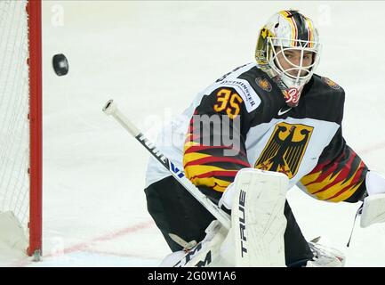 Riga, Lettland. Juni 2021. Eishockey: Weltmeisterschaft, Viertelfinale, Schweiz - Deutschland: Deutschlands Torwart Mathias Niederberger. Quelle: Roman Koksarov/dpa/Alamy Live News Stockfoto