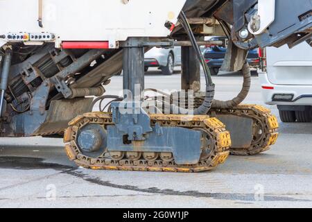 Stützpfeiler von schweren industriellen Straßenmaschinen für die Reparatur der Straße Asphalt Pflaster Stockfoto