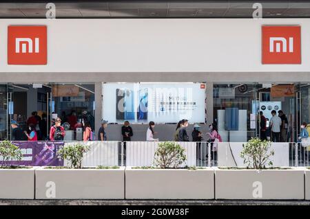 Hongkong, China. Juni 2021. Der chinesische multinationale Technologie- und Elektronikhersteller Xiaomi Flagship Store in Hongkong. (Foto von Budrul Chukrut/SOPA Images/Sipa USA) Quelle: SIPA USA/Alamy Live News Stockfoto