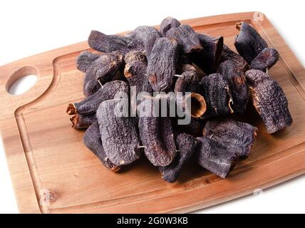 Auberginen auf einem Küchentafel trocknen Stockfoto