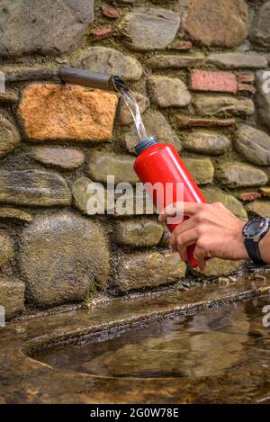 Borrell-Brunnen, Turó de Sant Elies del Montseny, in Sant Pere de Vilamajor (Vallès Oriental, Barcelona, Katalonien, Spanien) Stockfoto