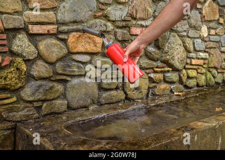 Borrell-Brunnen, Turó de Sant Elies del Montseny, in Sant Pere de Vilamajor (Vallès Oriental, Barcelona, Katalonien, Spanien) Stockfoto