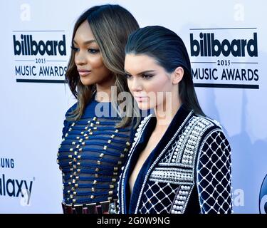 17. Mai 2015, Las Vegas, Nevada, USA: Jourdan Dunn und Kendall Jenner nehmen an den Billboard Music Awards 2015 Teil. (Bild: © Billy Bennight/ZUMA Wire) Stockfoto