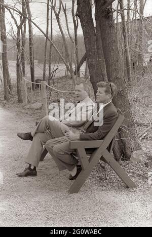 KN-27622 31. März 1963 Wochenende im Camp David. Unter Sek. Von Navy Paul Fay und JFK. Bitte nennen Sie „Robert Knudsen. Fotografien Des Weißen Hauses. John F. Kennedy Presidential Library and Museum, Boston' Stockfoto