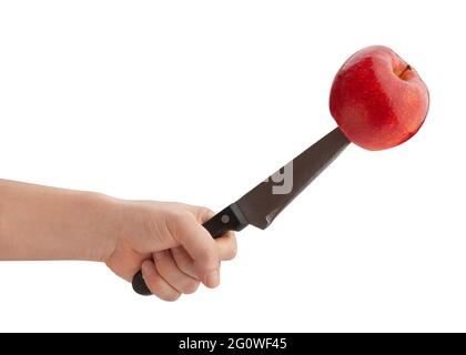 apfel auf Küchenmesser in Handweg isoliert auf weiß aufgespießt Stockfoto