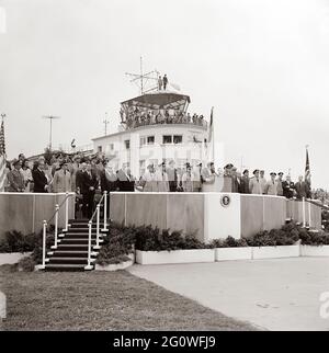 KN-C29320 25. Juni 1963 Reise nach Europa: Deutschland, Hanau: Ankunft in der Fliegerhorst Kaserne, Adresse und Inspektion von Truppen und Ausrüstung, 10:45AM Bitte schreiben Sie 'Robert Knudsen. Fotografien Des Weißen Hauses. John F. Kennedy Presidential Library and Museum, Boston' Stockfoto