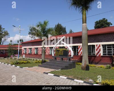 Denkmal zur Erinnerung an den Völkermord an den Tutsi an der katholischen High School in Saint-Aloys in Ruanda im Jahr 1994 Stockfoto