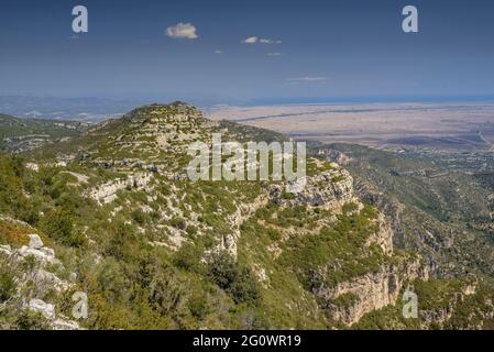 Blick vom Gipfel der Torreta de Montsià auf das Ebro-Delta (Tarragona, Katalonien, Spanien) Stockfoto