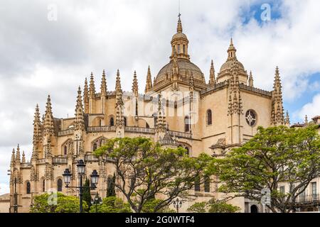 Die Kathedrale von Segovia ist eine mittelalterliche Burg in der Stadt Segovia, Kastilien und León, Spanien. Stockfoto