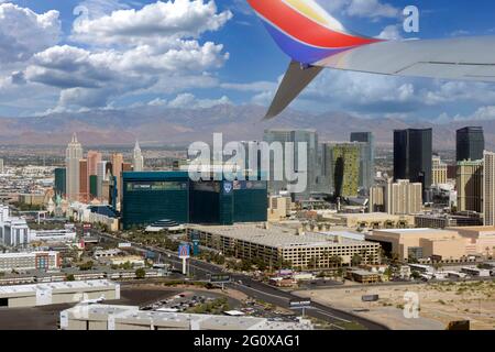 Abfahrt vom McCarran International Airport Las Vegas in einer Southwest Airlines Boeing 737-800Max mit Blick auf den Strip unten aus dem Fenster Stockfoto