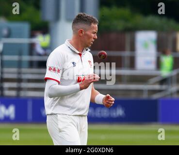 Chelmsford, Großbritannien. Juni 2021. CHELMSFORD ENGLAND - 03. JUNI: Essex's Peter Siddle während LV Insurance County Championship Group 1 Tag einer von vier Tagen zwischen Essex CCC und Nottinghamshire CCC auf dem Cloudfm County Ground am 3. Juni 2021 in Chelmsford, England Credit: Action Foto Sport/Alamy Live News Stockfoto