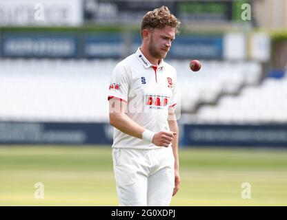 Chelmsford, Großbritannien. Juni 2021. CHELMSFORD ENGLAND - 03. JUNI: Essex's Simon Cook während der LV Insurance County Championship Group 1 Tag einer von vier Tagen zwischen Essex CCC und Nottinghamshire CCC auf dem Cloudfm County Ground am 3. Juni 2021 in Chelmsford, England Credit: Action Foto Sport/Alamy Live News Stockfoto