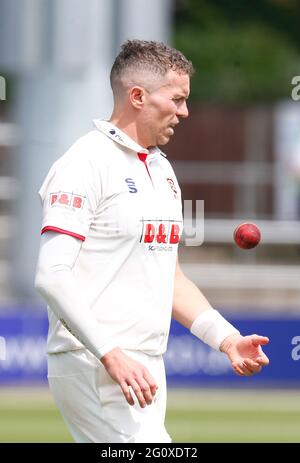 Chelmsford, Großbritannien. Juni 2021. CHELMSFORD ENGLAND - 03. JUNI: Essex's Peter Siddle während LV Insurance County Championship Group 1 Tag einer von vier Tagen zwischen Essex CCC und Nottinghamshire CCC auf dem Cloudfm County Ground am 3. Juni 2021 in Chelmsford, England Credit: Action Foto Sport/Alamy Live News Stockfoto