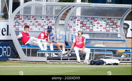 Chelmsford, Großbritannien. Juni 2021. CHELMSFORD ENGLAND - 03. JUNI: Essex-Spieler während der LV Insurance County Championship Group 1 Tag einer von vier zwischen Essex CCC und Nottinghamshire CCC auf dem Cloudfm County Ground am 3. Juni 2021 in Chelmsford, England Credit: Action Foto Sport/Alamy Live News Stockfoto