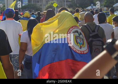 Yumbo, Valle del Cauca, Kolumbien. 2. Juni 2021. Als die Demonstrationen gegen die Regierung von Präsident Ivan Duque zunehmen, bewundern sie die Brutalität der Polizei und Unruhen, die im ersten Monat der Demonstrationen zu mindestens 70 Toten geführt haben. Am 2. Juni 2021 in Yumbo, Valle del Cauca, Kolumbien. Quelle: Mauricio Romero/LongVisual/ZUMA Wire/Alamy Live News Stockfoto