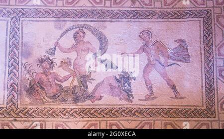 Apollo und Daphne auf einem römischen Mosaik im Archäologischen Park Paphos. Stockfoto