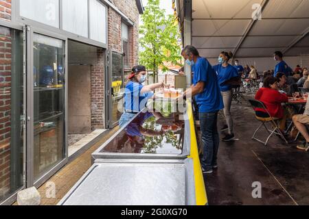 Die Abbildung zeigt ein Testevent mit rund 300 Fans nach dem Freundschaftsspiel der belgischen Fußballnationalmannschaft Red Devils und Griechenland Stockfoto