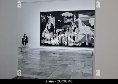 Die berühmte Guernica, von Pablo Picasso, im Reina Sofia Museum in Madrid, Spanien. Stockfoto