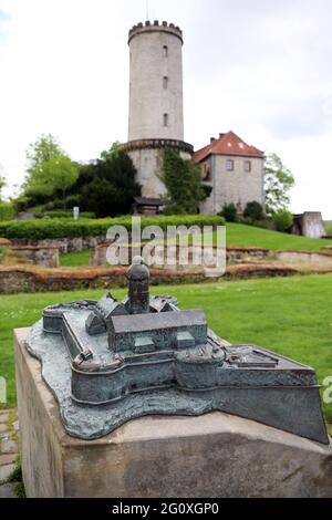 Bronze-Modell der Burg und Festung Sparrenburg, Bielefeld, Nordrhein-Westfalen, Deutschland Stockfoto