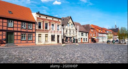 Panoramhäuser in der Altstadt von Roebel an der Mecklenburgischen Seenplatte Stockfoto