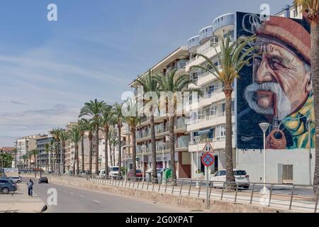 Wohngebäude an der Avenida del Marqués de Benicarlo an der Costa del Azahar in der Provinz Castellon, Spanien, Europa Stockfoto