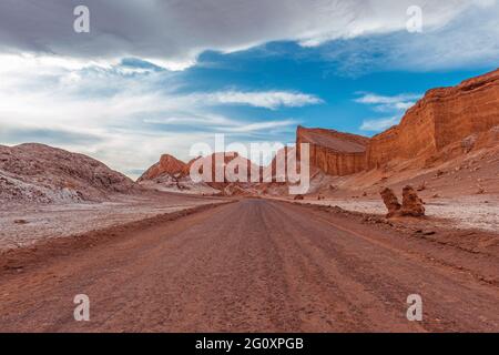 Unterwegs im Mondtal (Valle de la Luna), Atacama-Wüste, Chile. Stockfoto