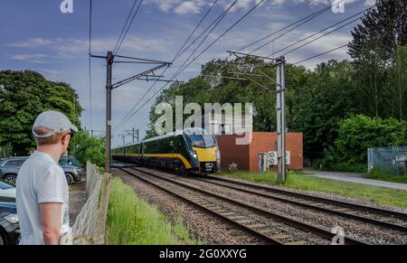 Klasse 180/1 diesel-elektrische Zug auf der East Coast Mainline von Grand Central Railway. Stockfoto