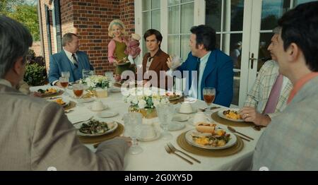 VERÖFFENTLICHUNG: 17. September 2021 TITEL: The Eyes of Tammy Jaye STUDIO: Fox Searchlight Picters REGIE: Michael Showalter PLOT: Ein intimer Blick auf den außergewöhnlichen Aufstieg, den Sturz und die Erlösung des Fernsehanführers Tammy Jaye Bakker. HAUPTROLLE: ANDREW GARFIELD als Jim Bakker, JESSICA CHASTAIN als Tammy Saye Bakker. (Kreditbild: © Fox Searchlight Pictures/Entertainment Pictures) Stockfoto