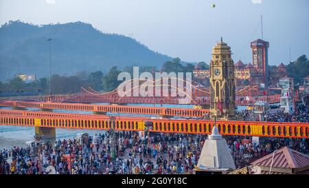 Pilgrims Holy Dip in River Ganges, die Heimat der Pilger in Indien, Kumbh Nagri Haridwar Uttarakhand Indien.Religious Nagri Haridwar, der stark besuchte Wallfahrtsort in Indien. Stadt des Heiligen Flusses Ganga. Hochwertige Fotos Stockfoto