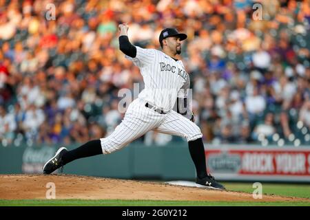 Colorado Rockies Pitcher Antonio Senzatela (49) wirft während eines MLB-Spiels in der regulären Saison gegen die Texas Rangers ein Spielfeld, Mittwoch, 2. Juni 2021, Stockfoto