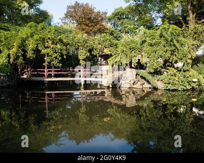 Suzhou, China - 30. Oktober 2017: Abend im Lingering Garden, einem der berühmten klassischen Gärten von Suzhou Stockfoto