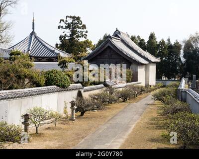 Tokushima, Japan - 2. April 2018: Frühling in Jizoji, Tempel Nummer 5 auf der Shikoku-Pilgerfahrt Stockfoto