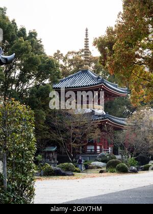 Tokushima, Japan - 2. April 2018: Frühling in Anrakuji, Tempel Nummer 6 der Shikoku-Wallfahrt Stockfoto