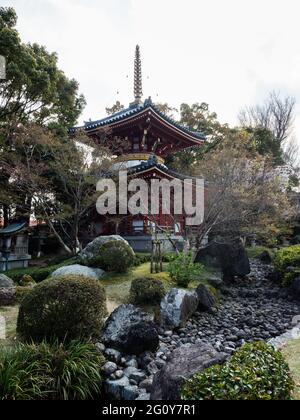 Buddhistische Pagode in Anrakuji, Tempel Nummer 6 der Shikoku-Pilgerfahrt - Präfektur Tokushima, Japan Stockfoto