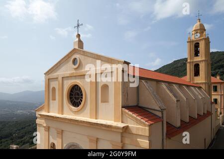 Kirche der Himmelfahrt der Allerheiligsten Jungfrau, bekannt als die Kirche Santa Maria Assunta von Olmeto, Departement Corse-du-Sud von Frankreich auf der Insel Stockfoto