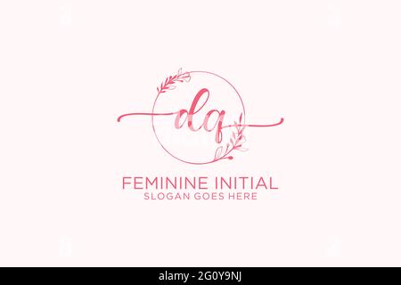 DQ Beauty Monogramm und elegantes Logo Design Handschrift Logo der ersten Unterschrift, Hochzeit, Mode, Blumen und botanischen mit kreativen Vorlage. Stock Vektor