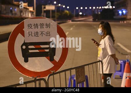 Guangzhou, China. Juni 2021. Der Distrikt Liwan ist blockiert, da der COVID-19 am 04. Juni 2021 in Guangzhou, Guangdong, China, wieder in Gang kommt.(Foto: TPG/cnsphotos) Quelle: TopPhoto/Alamy Live News Stockfoto