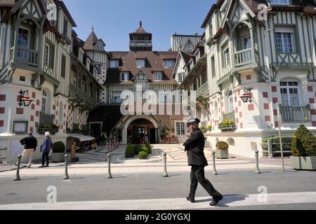 FRANKREICH. DEAUVILLE (14) LE NORMANDY HOTEL IM BESITZ DER FIRMA BARRIERE Stockfoto