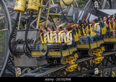 Die Smiler Weltrekord bricht 14 Inversion Rollercoaster bei Alton Towers England Stockfoto