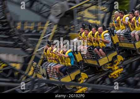 Die Smiler Weltrekord bricht 14 Inversion Rollercoaster bei Alton Towers England Stockfoto